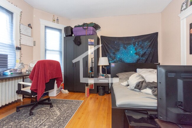 Building Photo - HOT ALLSTON LISTING!!!!