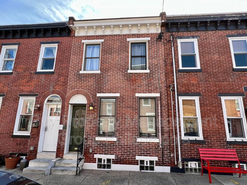 Foto principal - 2447 Cedar St