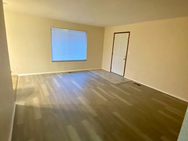 Building Photo - 1804 W 21st Ave