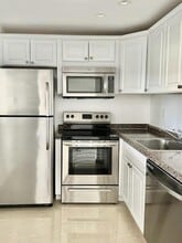 Building Photo - 251 Brighton Dr