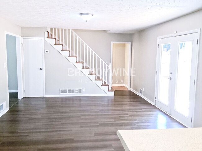 Building Photo - Lovely 3BR with Inspiring Yard and Car Gar...