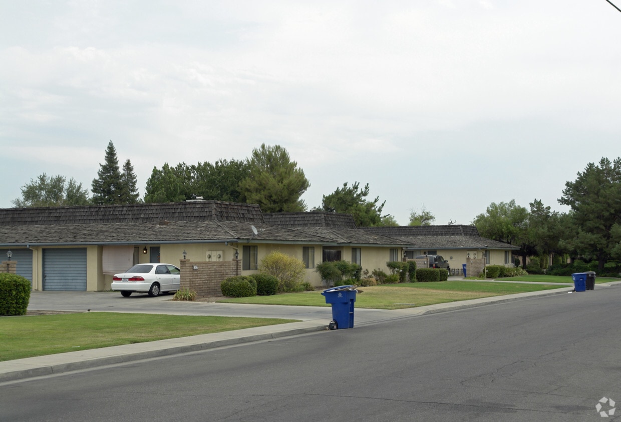 Building Photo - 366-426 W Carob Ave