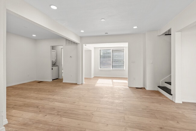 Building Photo - 402 S Franklin St