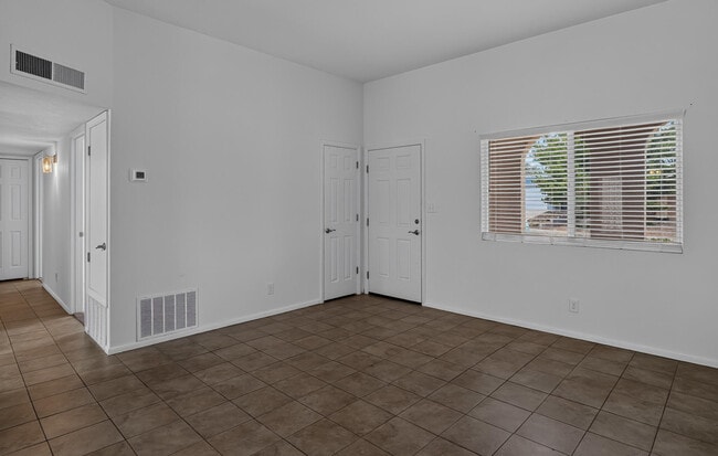 Building Photo - 10501 Delicado Pl NE