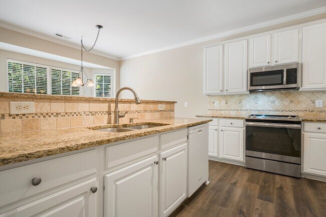 Foto del edificio - 1411 Crimson Creek Dr