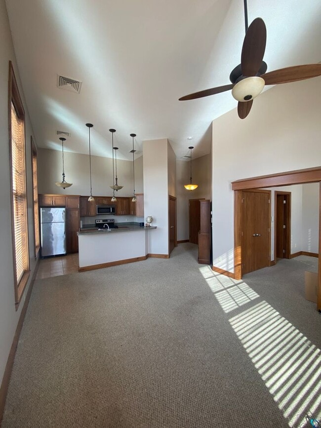 Building Photo - One Bedroom Apartment