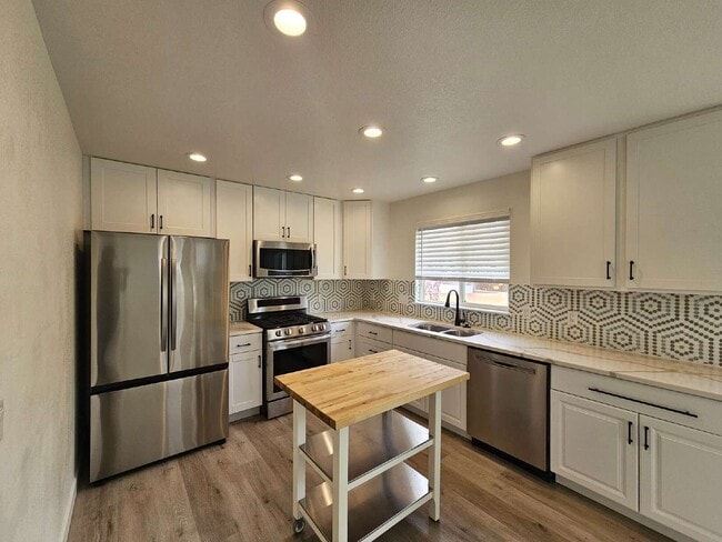 Foto del edificio - 718 Fairhaven St