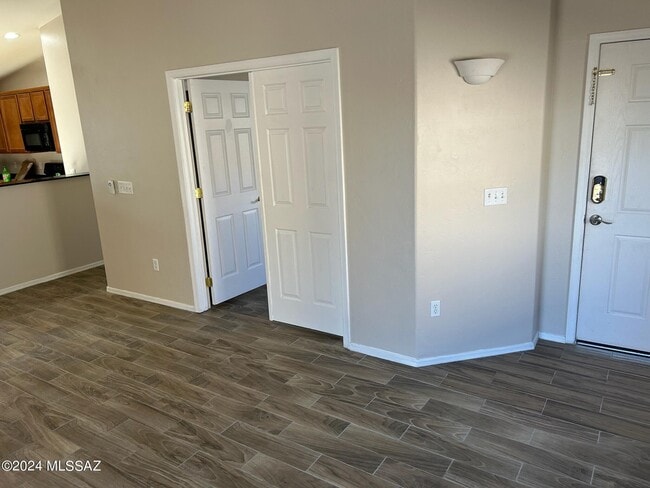 Building Photo - 12822 E Red Iron Trail