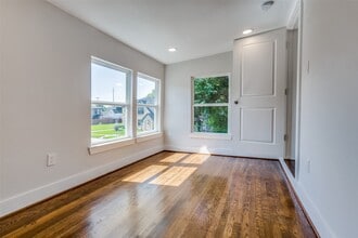 Building Photo - 2221 Rosewood St