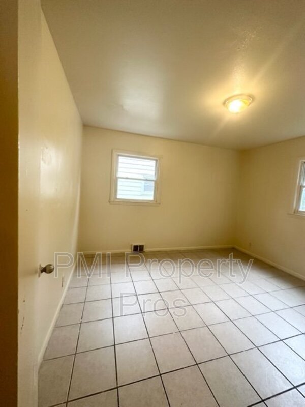 Building Photo - 4954 N 48th St