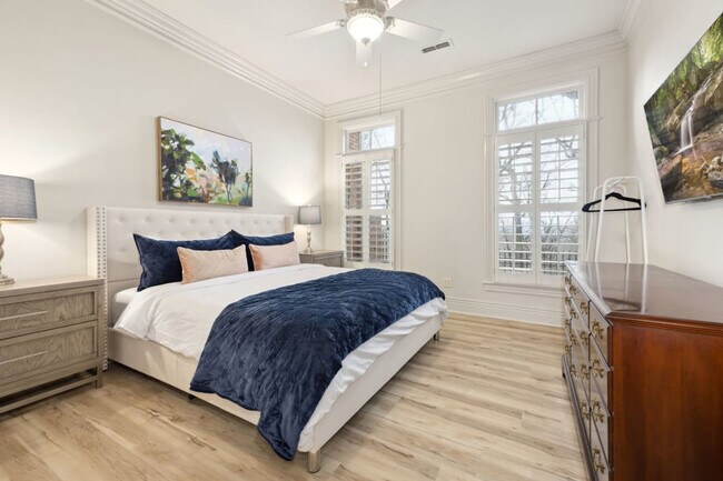 Foto del edificio - 222 S Block Ave