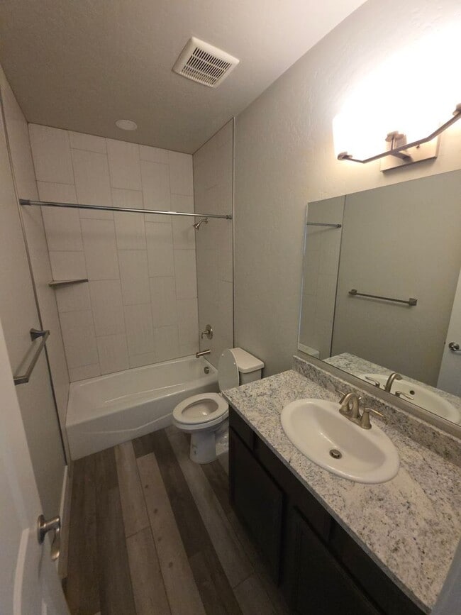 Building Photo - Like-New 3 Bed, 2 Bath Home in a Fantastic...