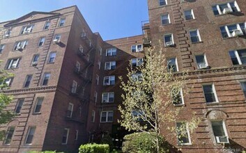 Building Photo - 65-74-74 Saunders St