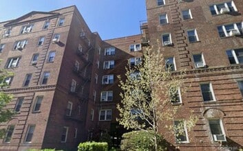 Building Photo - 65-74-74 Saunders St