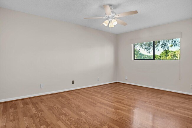 Foto del edificio - 5550 Witney Dr