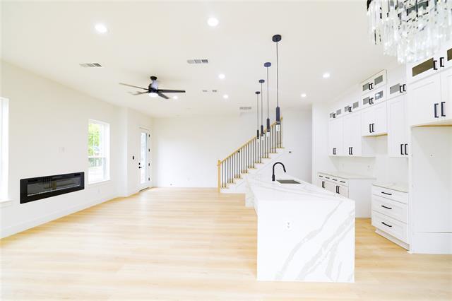 Foto del edificio - 306 E 7th St