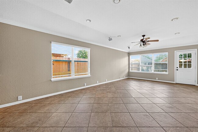 Foto del edificio - 17119 Shadow Ledge Dr