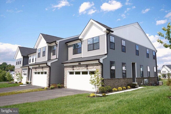 Building Photo - 610 Spruce Rd