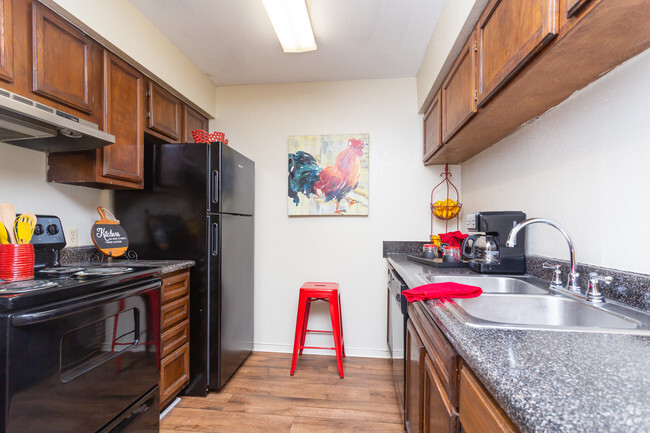 2HAB, 2BA - 909 ft² - ASPEN APARTMENTS