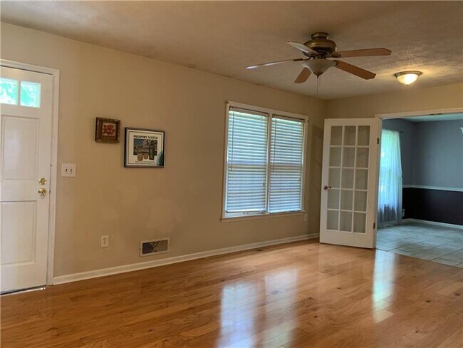 Foto del edificio - 2441 Hidden Hills Dr