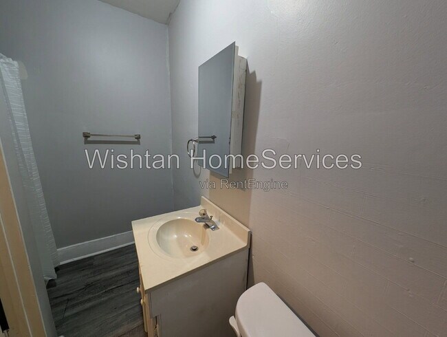 Foto del edificio - 448 W 3rd Ave