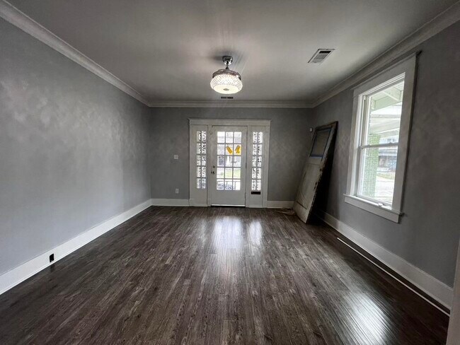 Building Photo - 1052 Faxon Ave