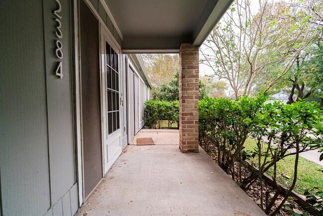Building Photo - 12384 Newbrook Dr