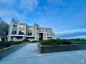 Building Photo - 10 Harbour Close