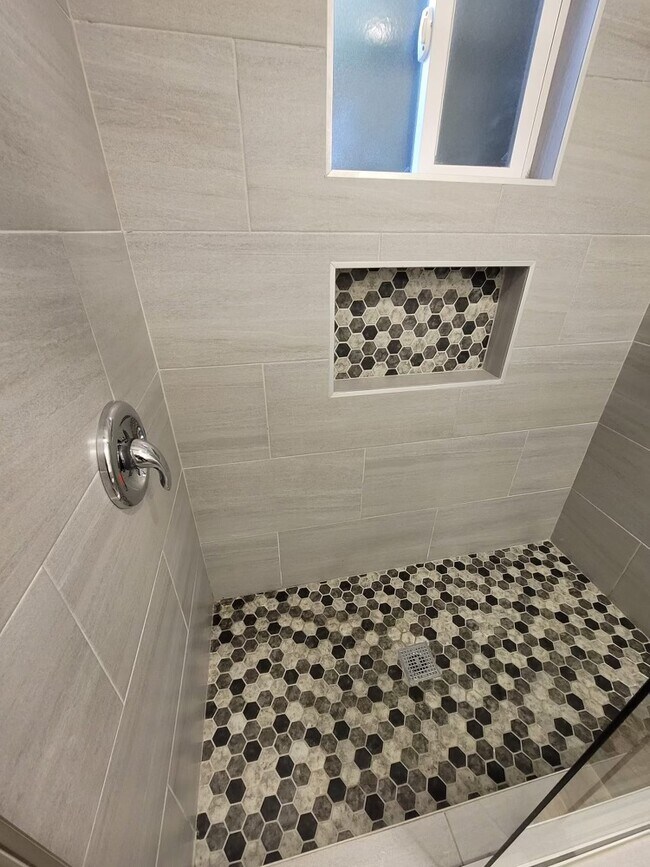 Foto del edificio - 5630 Maris Ave