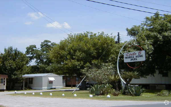 Building Photo - Circle B Mobile Home Park