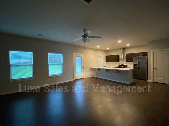 Building Photo - 17604 Sunny Hollow Rd