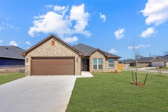 Building Photo - 2801 Tulip Dr