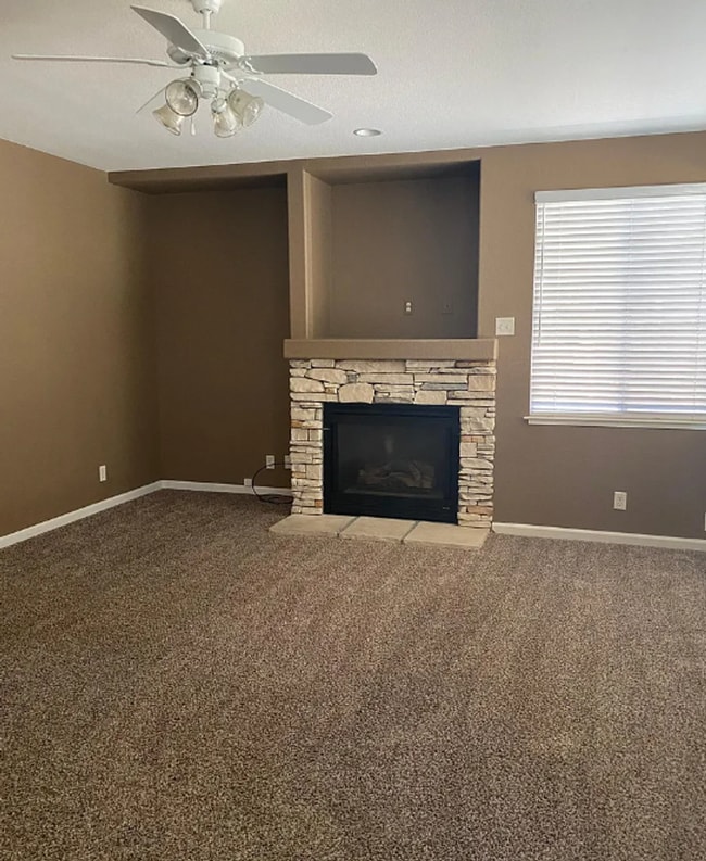 Building Photo - 4 Bedroom, 3 Bath North West Reno Area Home!