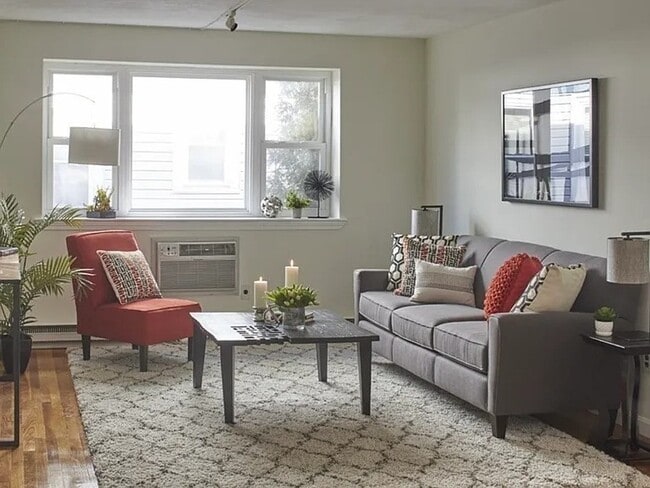 Building Photo - 104 Trowbridge St