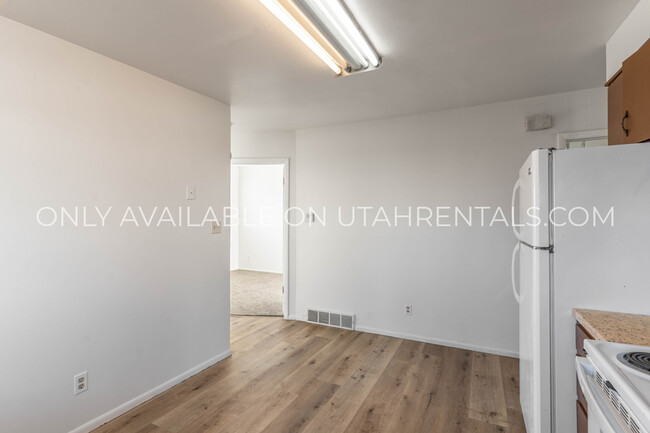 Building Photo - 263 1200 W