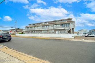 Building Photo - 1713 Boulevard