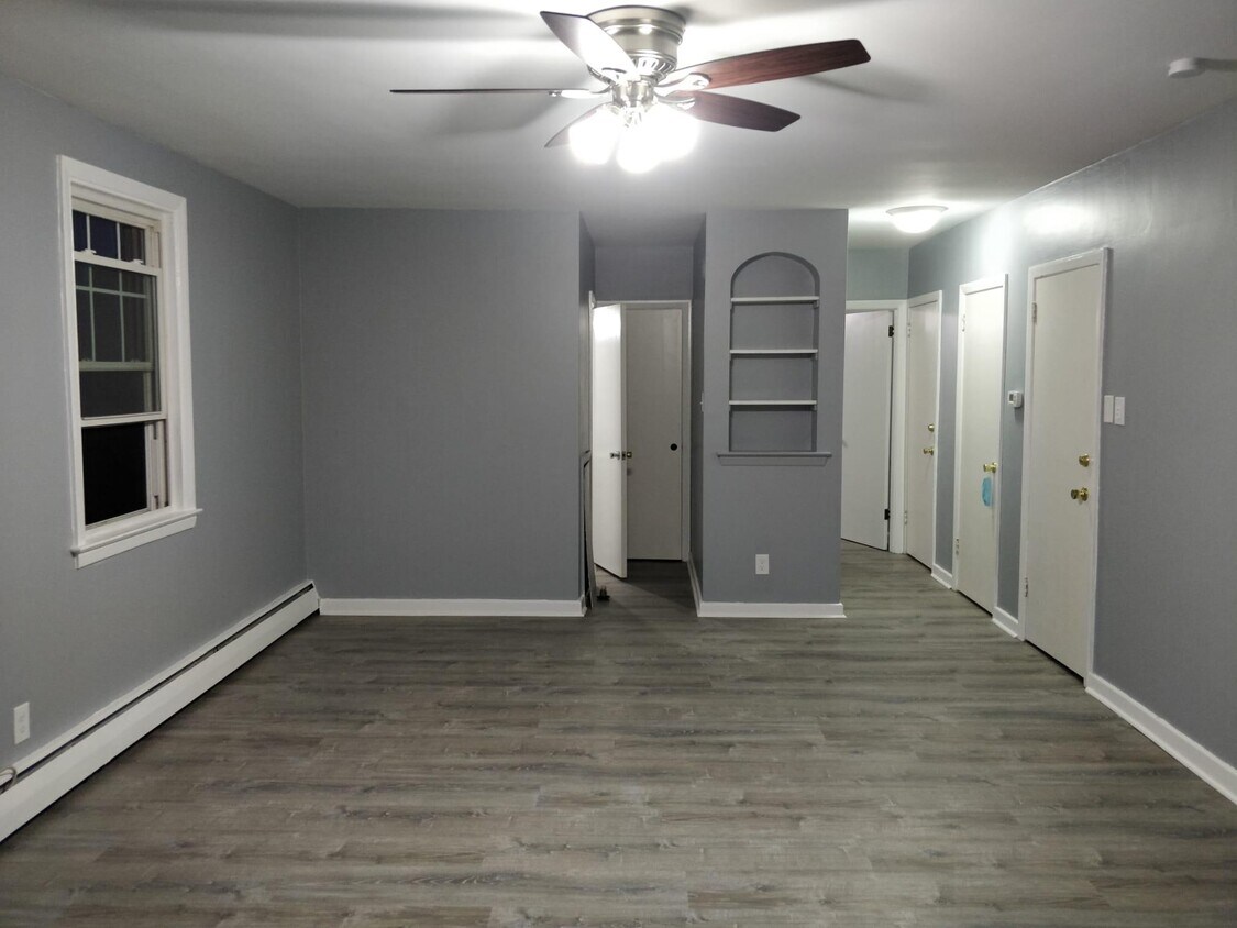 Living Room - 4641 State Rd