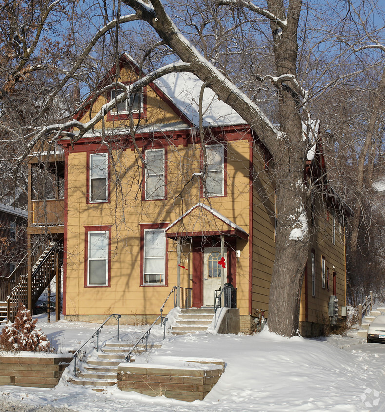 Building Photo - 401 Grand Ave