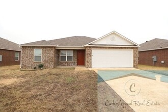 Building Photo - 3925 Saddlecrest Dr