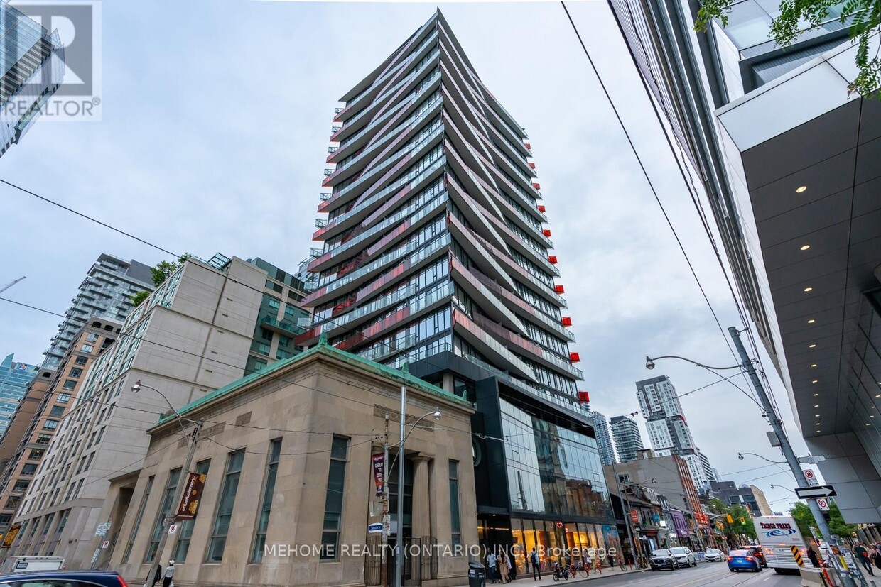 Primary Photo - 215-1215 Queen St W