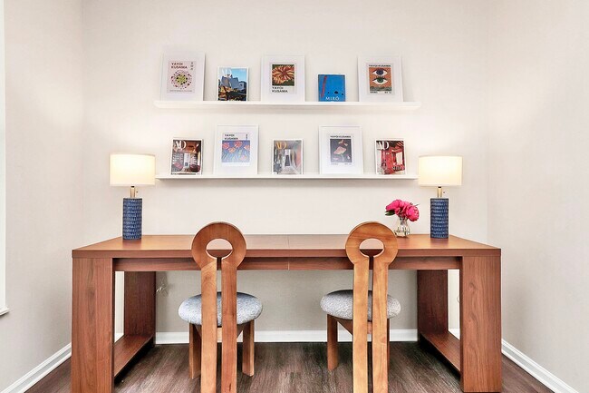 Sala de estudio social - 7737 Batavia Ln