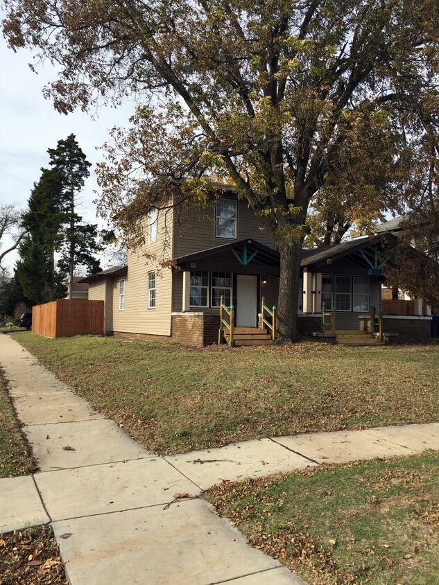 Corner View - 1301 N Klein Ave