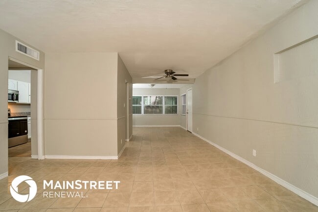 Foto del edificio - 5621 Perrine Dr