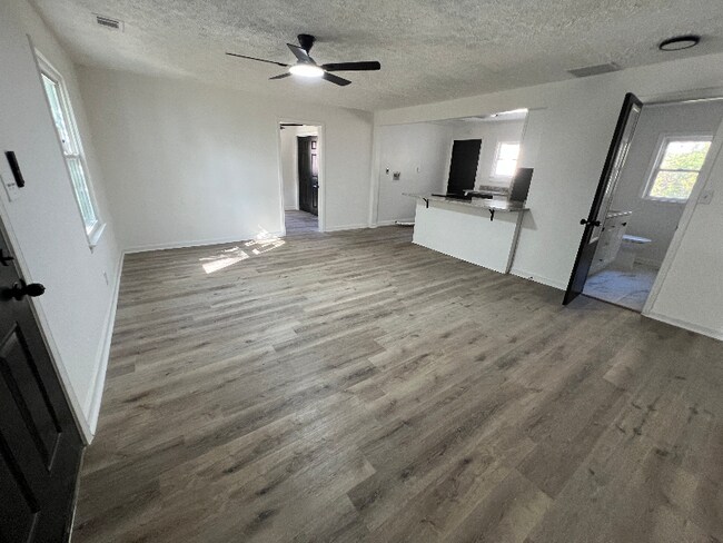 Foto del edificio - 2160 Dowdell Dr