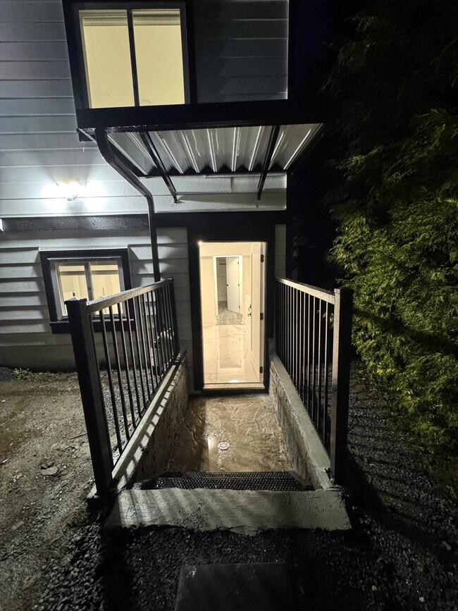 Building Photo - 24765 Halnor Ave