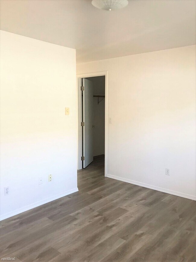 Building Photo - 2 br, 1.5 bath Duplex - 1308 Ledwich Avenue 2