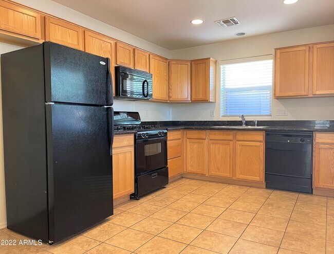 Building Photo - 2241 S Ponderosa Dr