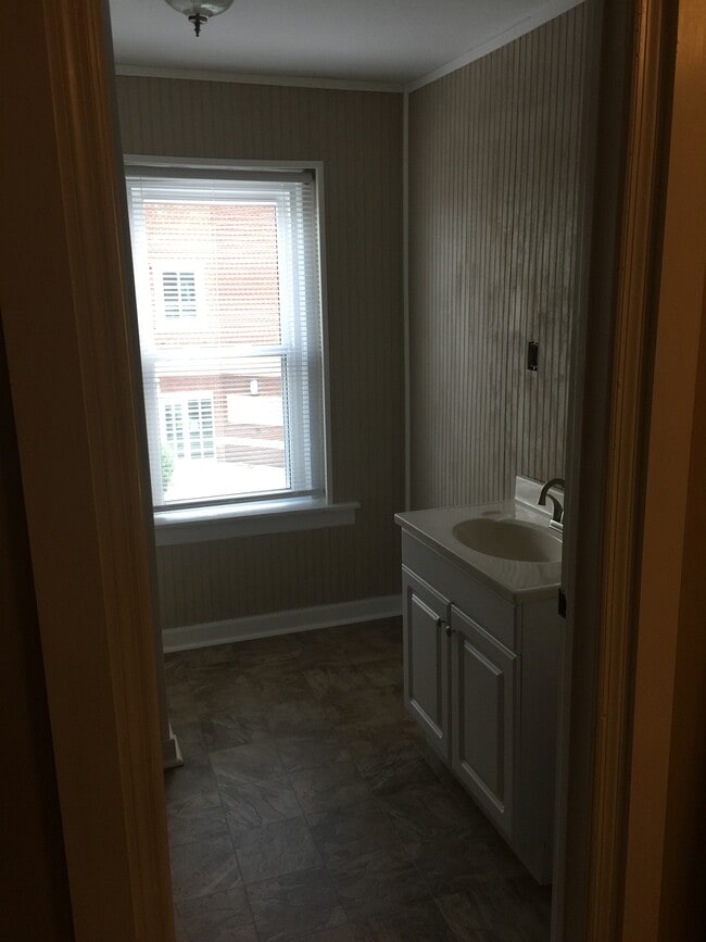 Bath - 207 W Irvine St