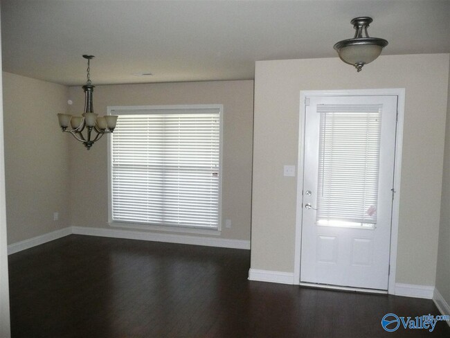 Foto del edificio - 718 River Landing Blvd SW