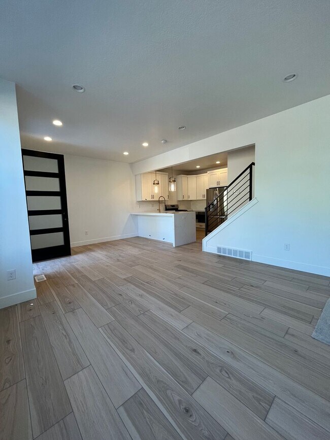 Foto del edificio - 4632-4634 Locust Hills Ct